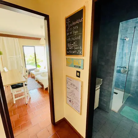 Tiki House * Ferrel (Leiria)