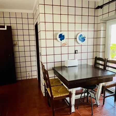 Tiki House * Ferrel (Leiria)